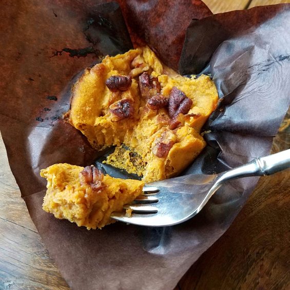 Punkin' Pie Cupcakes with Salted Caramel Crunch